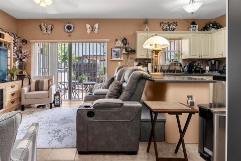 Touwnhouse à vendre à Miami Lakes, Floride: 3 chambres, 143.07 m2 № 2145984 - photo 13
