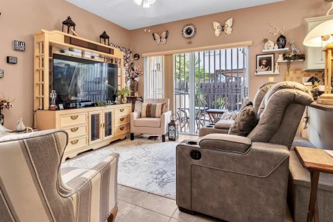 Touwnhouse à vendre à Miami Lakes, Floride: 3 chambres, 143.07 m2 № 2145984 - photo 14
