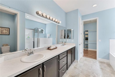 House in Temple Terrace, Florida 3 bedrooms, 209.4 sq.m. № 1789923 - photo 18