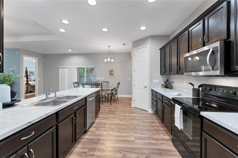 House in Temple Terrace, Florida 3 bedrooms, 209.4 sq.m. № 1789923 - photo 9