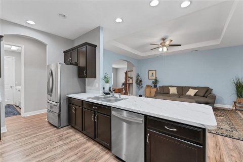 House in Temple Terrace, Florida 3 bedrooms, 209.4 sq.m. № 1789923 - photo 8