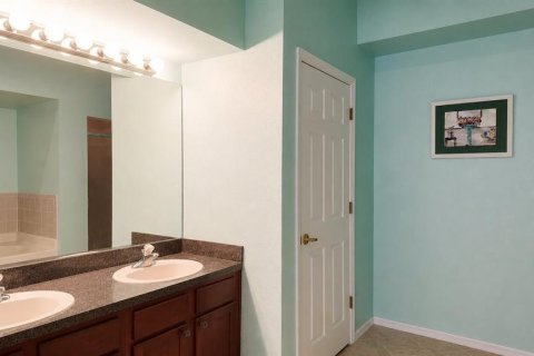 Condo in Lutz, Florida, 3 bedrooms  № 2277126 - photo 24