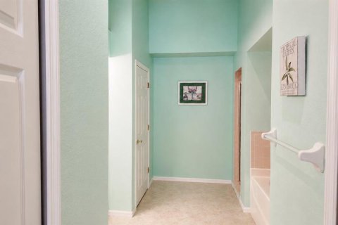 Condo in Lutz, Florida, 3 bedrooms  № 2277126 - photo 23