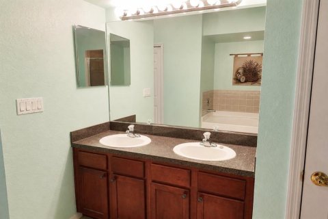 Condo in Lutz, Florida, 3 bedrooms  № 2277126 - photo 25