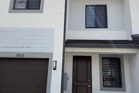 Снять в аренду таунхаус в Хомстед, Флорида 4 спальни, № 2048499 - фото 2
