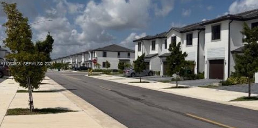 Таунхаус в Хомстед, Флорида 4 спальни № 2048499