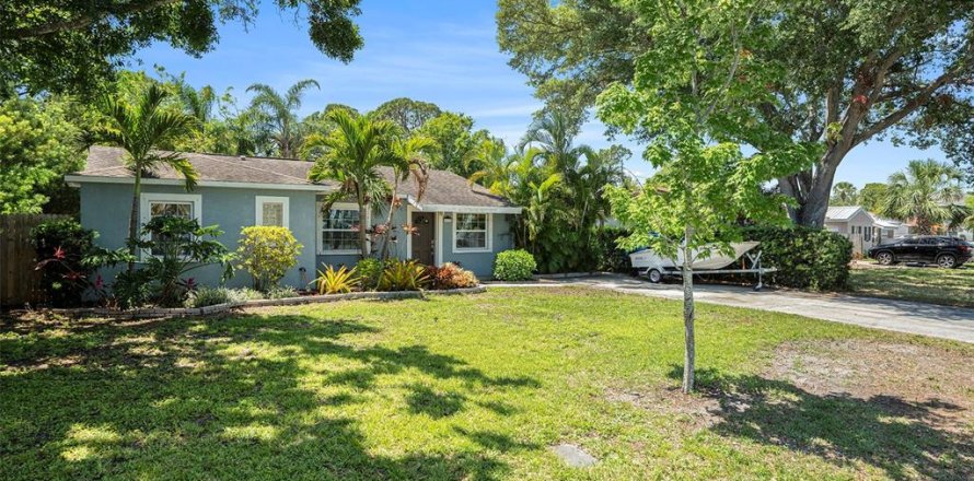 House in Tampa, Florida 3 bedrooms, 147.9 sq.m. № 1881295