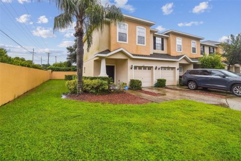 Townhouse in Tampa, Florida 3 bedrooms, 170.2 sq.m. № 1918442 - photo 2