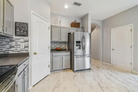Townhouse in Tampa, Florida 3 bedrooms, 170.2 sq.m. № 1918442 - photo 11
