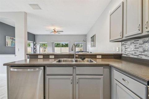Townhouse in Tampa, Florida 3 bedrooms, 170.2 sq.m. № 1918442 - photo 9
