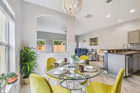 Townhouse in Tampa, Florida 3 bedrooms, 170.2 sq.m. № 1918442 - photo 14