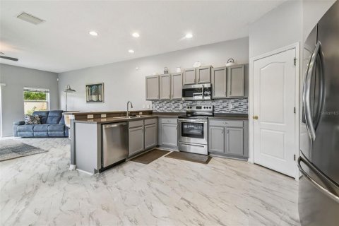 Townhouse in Tampa, Florida 3 bedrooms, 170.2 sq.m. № 1918442 - photo 7