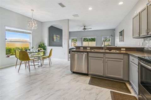Townhouse in Tampa, Florida 3 bedrooms, 170.2 sq.m. № 1918442 - photo 12