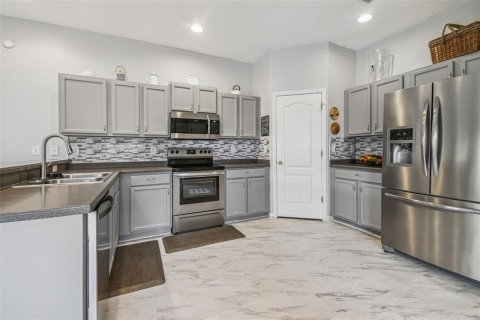 Townhouse in Tampa, Florida 3 bedrooms, 170.2 sq.m. № 1918442 - photo 8