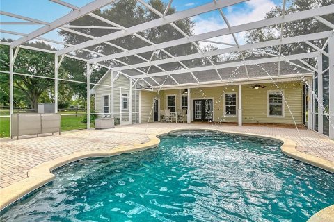 House in Umatilla, Florida 7 bedrooms, 192.59 sq.m. № 1771950 - photo 3