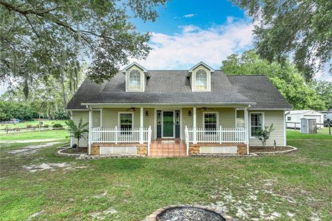 House in Umatilla, Florida 7 bedrooms, 192.59 sq.m. № 1771950 - photo 1