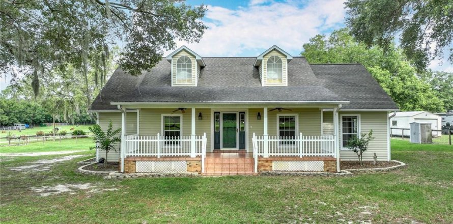 House in Umatilla, Florida 7 bedrooms, 192.59 sq.m. № 1771950