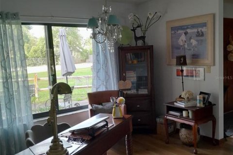House in Weeki Wachee, Florida 3 bedrooms, 196.12 sq.m. № 2342461 - photo 8