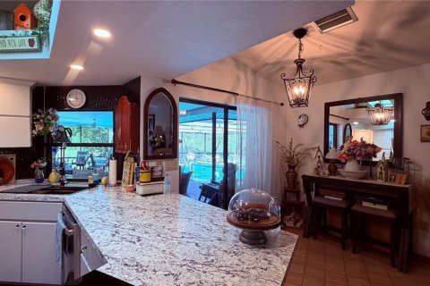 House in Weeki Wachee, Florida 3 bedrooms, 196.12 sq.m. № 2342461 - photo 13