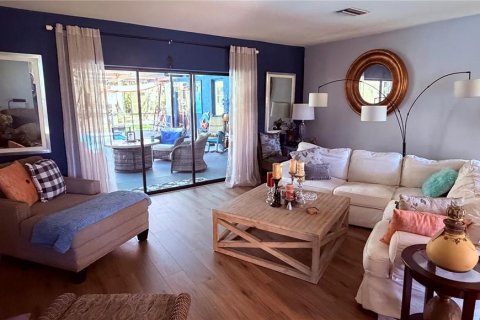 House in Weeki Wachee, Florida 3 bedrooms, 196.12 sq.m. № 2342461 - photo 6