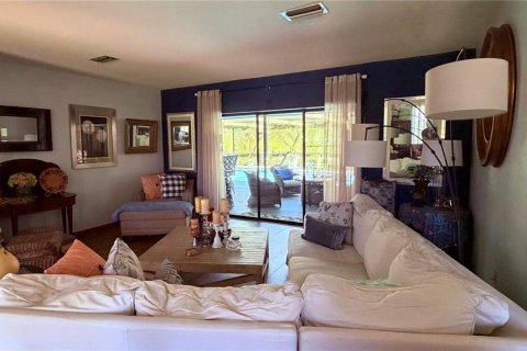 House in Weeki Wachee, Florida 3 bedrooms, 196.12 sq.m. № 2342461 - photo 7