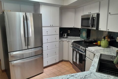 House in Weeki Wachee, Florida 3 bedrooms, 196.12 sq.m. № 2342461 - photo 10