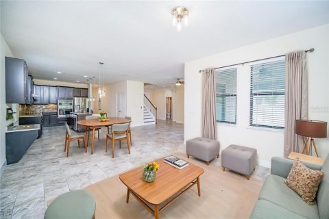 Casa en venta en Orlando, Florida, 4 dormitorios, 232.26 m2 № 2195755 - foto 5