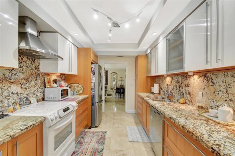 Condo in Aventura, Florida, 2 bedrooms  № 1860466 - photo 13
