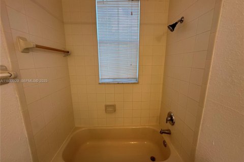 Condominio en alquiler en Homestead, Florida, 3 dormitorios, 99.96 m2 № 2060229 - foto 19