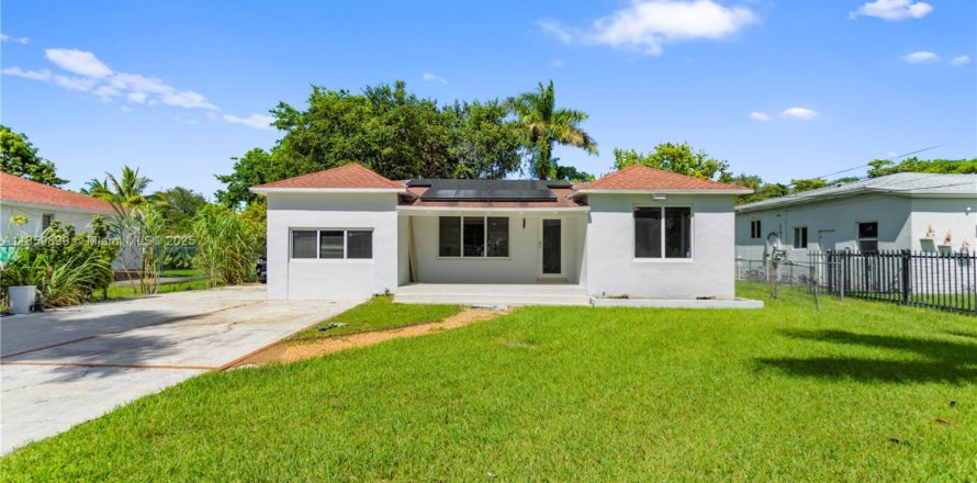 House in Miami, Florida 5 bedrooms, 221.48 sq.m. № 1888348