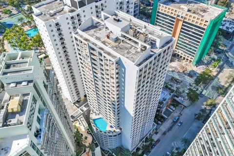 Condominio en venta en Miami, Florida, 2 dormitorios, 101.26 m2 № 1985091 - foto 1