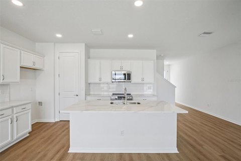 Townhouse in San Antonio, Florida 3 bedrooms, 185.34 sq.m. № 2119845 - photo 5