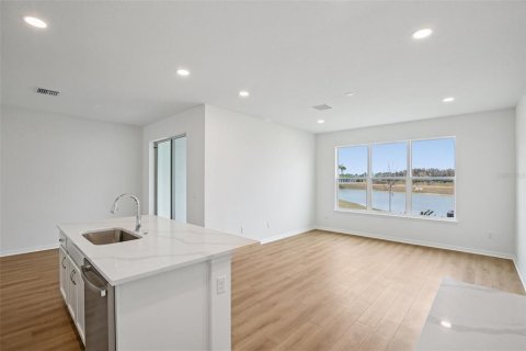 Townhouse in San Antonio, Florida 3 bedrooms, 185.34 sq.m. № 2119845 - photo 11