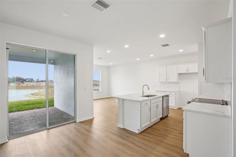 Townhouse in San Antonio, Florida 3 bedrooms, 185.34 sq.m. № 2119845 - photo 8