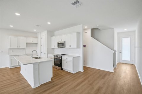 Townhouse in San Antonio, Florida 3 bedrooms, 185.34 sq.m. № 2119845 - photo 6