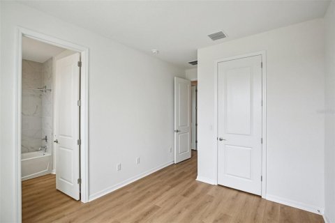 Townhouse in San Antonio, Florida 3 bedrooms, 185.34 sq.m. № 2119845 - photo 24
