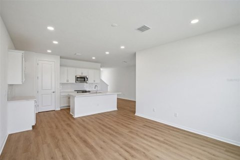 Townhouse in San Antonio, Florida 3 bedrooms, 185.34 sq.m. № 2119845 - photo 9