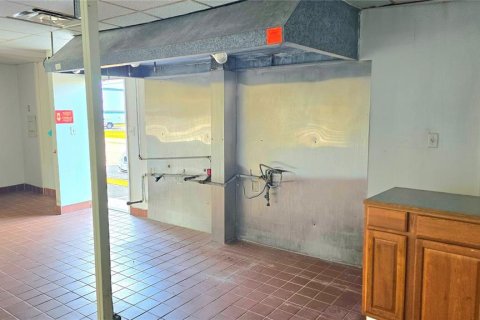Commercial property in Venice, Florida 130.06 sq.m. № 2214883 - photo 23