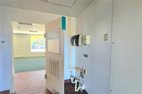 Commercial property in Venice, Florida 130.06 sq.m. № 2214883 - photo 20