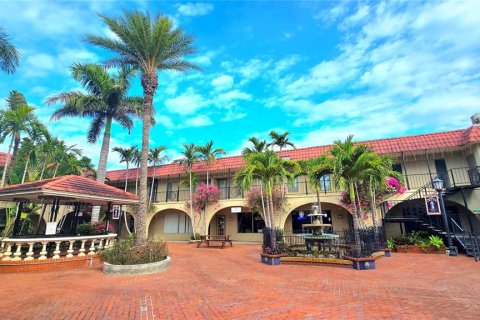 Commercial property in Venice, Florida 130.06 sq.m. № 2214883 - photo 6