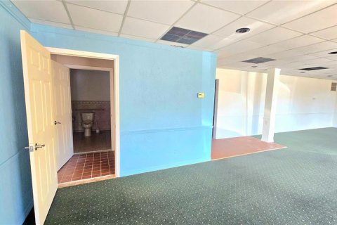 Commercial property in Venice, Florida 130.06 sq.m. № 2214883 - photo 10
