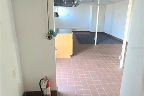 Commercial property in Venice, Florida 130.06 sq.m. № 2214883 - photo 18