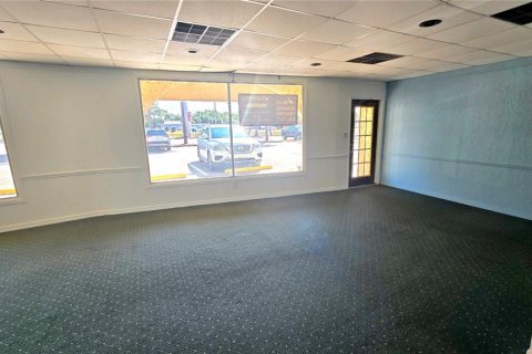 Commercial property in Venice, Florida 130.06 sq.m. № 2214883 - photo 7