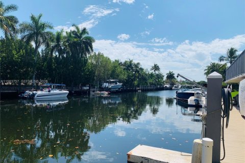 Condominio en venta en Coral Gables, Florida, 2 dormitorios, 98.48 m2 № 2173377 - foto 17