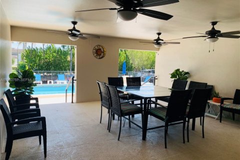 Condominio en venta en Coral Gables, Florida, 2 dormitorios, 98.48 m2 № 2173377 - foto 19