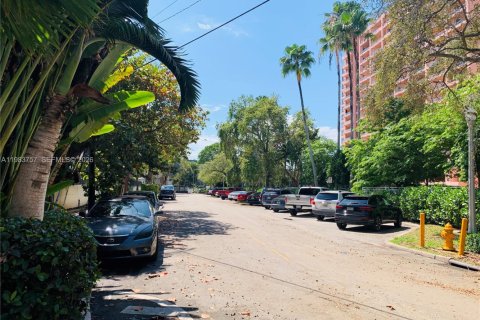 Condominio en venta en Coral Gables, Florida, 2 dormitorios, 98.48 m2 № 2173377 - foto 23