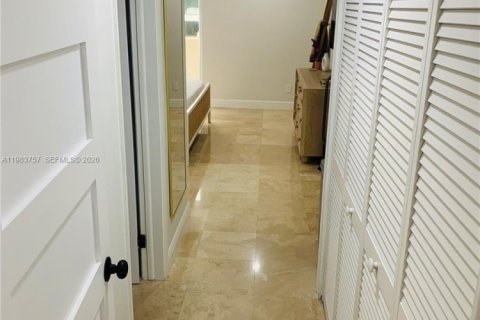 Condominio en venta en Coral Gables, Florida, 2 dormitorios, 98.48 m2 № 2173377 - foto 8