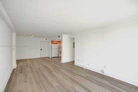 Снять в аренду кондоминиум в Майами, Флорида 2 спальни, 95.69м2, № 2036593 - фото 8