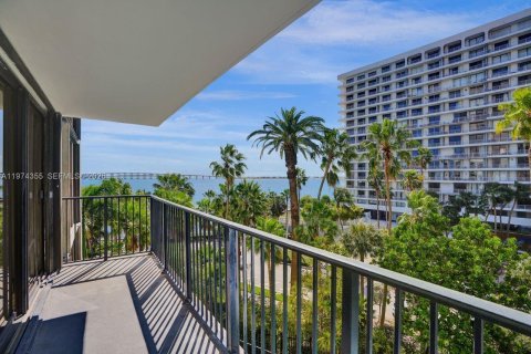 Снять в аренду кондоминиум в Майами, Флорида 2 спальни, 95.69м2, № 2036593 - фото 26