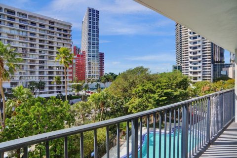 Снять в аренду кондоминиум в Майами, Флорида 2 спальни, 95.69м2, № 2036593 - фото 27